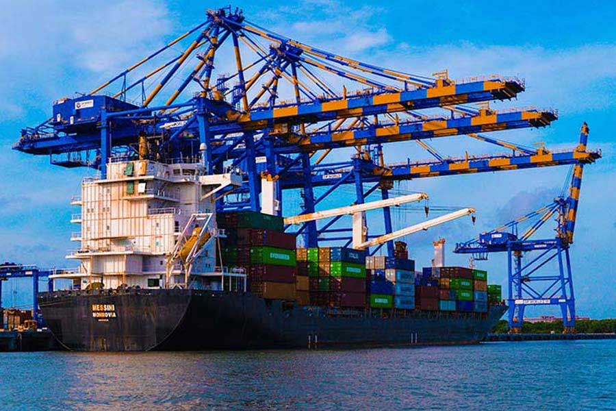 বুয়েনো জানিয়েছেন, গত ২১ মে জাহাজটি স্পেনের বন্দরে নোঙর করার অনুমতি চেয়েছিল। তিনি আরও বলেন, ‘‘ভবিষ্যতে অন্য যে কোনও দেশের যে কোনও জাহাজকে একই কারণে আটকাবে স্পেন। এটাই আমাদের নীতি। কারণ, পশ্চিম এশিয়া শান্তি চায়, আর অস্ত্র চায় না।’’