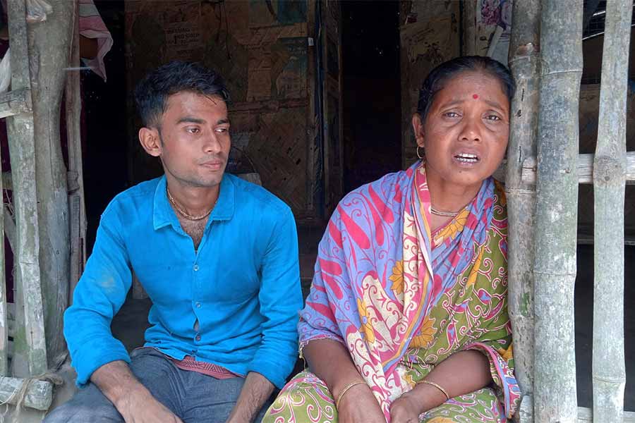 Lok Sabha Election 2024: An woman from a village in Bagda promised to cast her vote so that her son get a job
