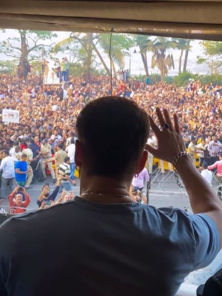 These Bollywood celebrities live in mansions worth crores dgtl