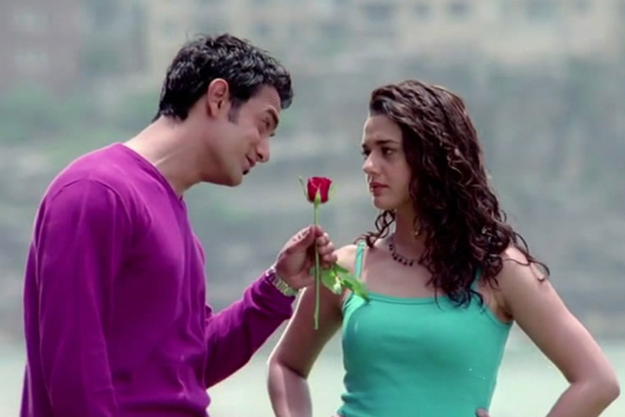 শাহরুখ এবং সলমনের সঙ্গে ছবির তালিকার নাম দীর্ঘ হলেও আমিরের সঙ্গে একটি মাত্র হিন্দি ছবিতে অভিনয় করেছেন প্রীতি। ২০০১ সালে ফারহান আখতারের পরিচালনায় প্রেক্ষাগৃহে মুক্তি পায় ‘দিল চাহতা হ্যায়’। এই ছবিতে আমিরের সঙ্গে অভিনয় করতে দেখা যায় প্রীতিকে।