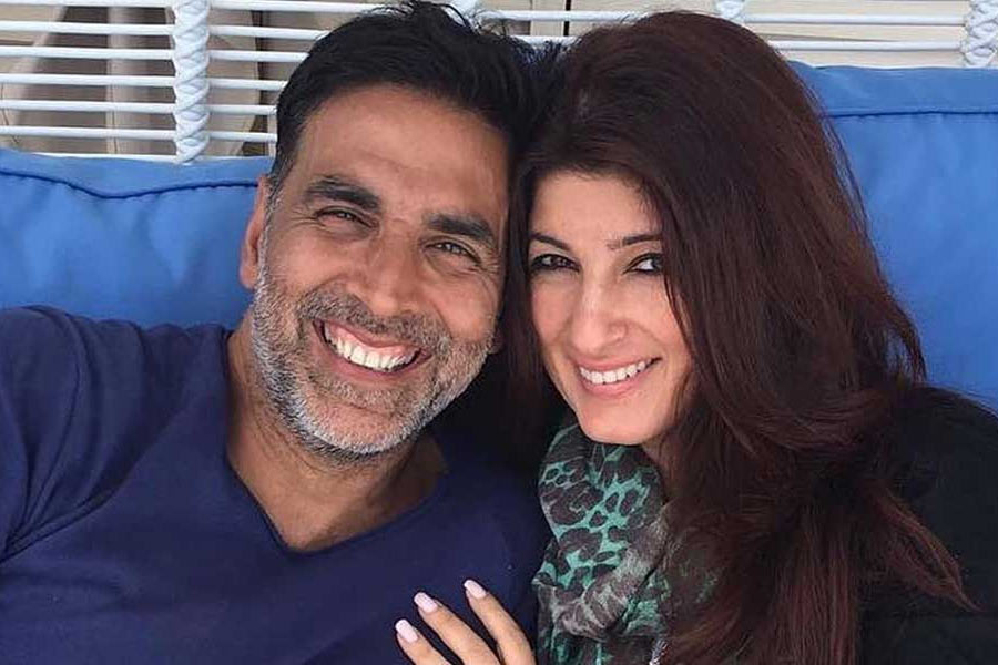 বর্তমানে অভিনয়জগৎ থেকে সরে গেলেও নব্বইয়ের দশকে সর্বোচ্চ উপার্জনকারী অভিনেত্রীদের তালিকায় নাম লিখিয়েছিলেন বলি অভিনেতা অক্ষয় কুমারের স্ত্রী টুইঙ্কল খন্না। বলিপাড়ার তিন খানের সঙ্গে অভিনয় করেছিলেন তিনিও।