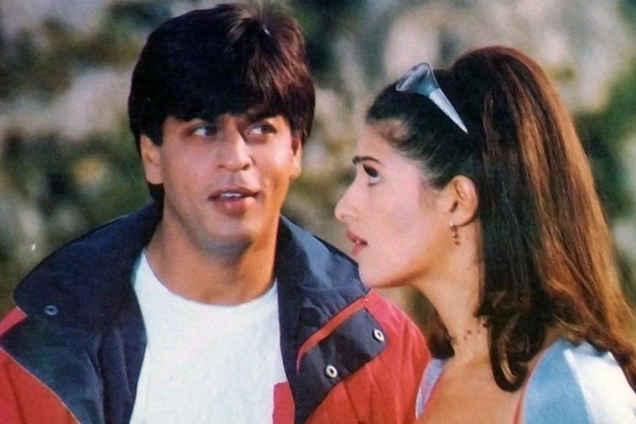 ১৯৯৯ সালে প্রেক্ষাগৃহে মুক্তি পায় শাহরুখ অভিনীত ‘বাদশা’। এই ছবিতে শাহরুখের বিপরীতে অভিনয় করেছিলেন টুইঙ্কল। তা ছাড়া অন্য কোনও ছবিতে শাহরুখ এবং টুইঙ্কলকে একসঙ্গে অভিনয় করতে দেখা যায়নি।