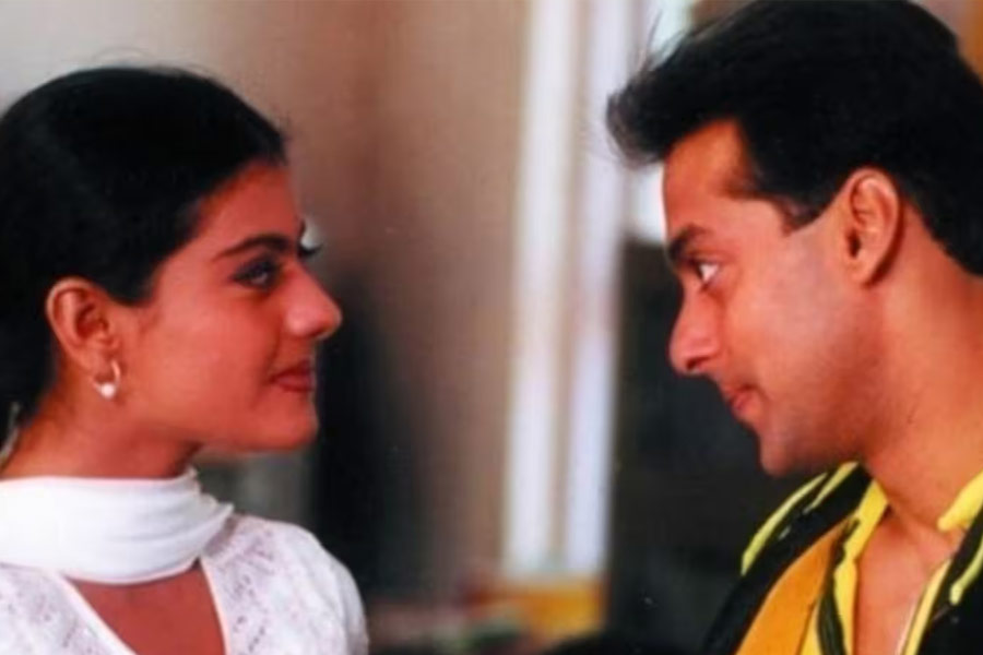 ‘প্যার কিয়া তো ডরনা কয়া’ এবং ‘কর্ণ অর্জুন’ ছবিতে সলমনের সঙ্গে অভিনয় করেছেন কাজল।