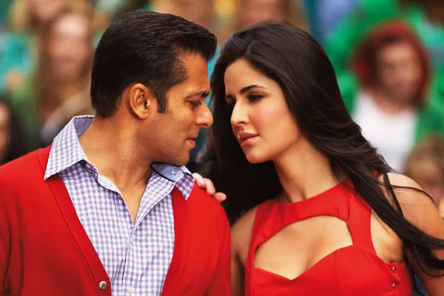 সলমন খান এব‌ং ক্যাটরিনা কইফের সম্পর্ক নিয়ে বলিপাড়ায় নানা রকম কানাঘুষো শোনা যায়। আবার বলিপাড়ার তিন খানের মধ্যে সলমনের সঙ্গেই সবচেয়ে বেশি অভিনয় করেছেন ক্যাটরিনা। ‘যুবরাজ’, ‘ম্যায়নে প্যার কিঁউ কিয়া’, ‘পার্টনার’, ‘এক থা টাইগার’, ‘টাইগার জ়িন্দা হ্যায়’, ‘টাইগার ৩’ এবং ‘ভারত’-এর মতো একাধিক হিন্দি ছবিতে একসঙ্গে অভিনয় করেছেন সলমন এবং ক্যাটরিনা।