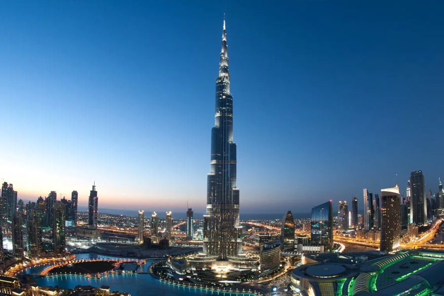 সংযুক্ত আরব আমিরশাহির দুবাইকে বিশ্বের অন্যতম ধনী ব্যবসায়ী এবং শিল্পপতিদের পীঠস্থান বলা চলে। সেখানে টাকা ঢেলেছেন ধনী পাকিস্তানিরাও। দুবাইয়ে পাকিস্তানিদের মোট সম্পত্তির মূল্য নাকি কয়েক হাজার কোটি ডলার।