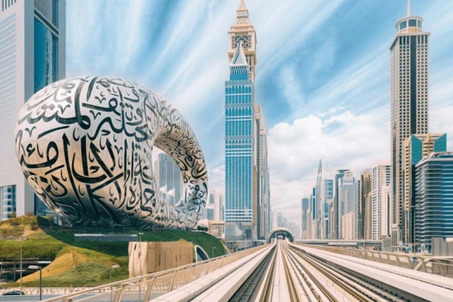 সারা বিশ্বের সাংবাদিকদের একটি আন্তর্জাতিক সংগঠন সম্প্রতি প্রকাশ্যে এনেছে দুবাই সংক্রান্ত তাঁদের বিস্তারিত গবেষণা। সেই রিপোর্টে দুবাইয়ে কাদের কত সম্পত্তি রয়েছে, তার আনুমানিক মূল্য কত, তার বিশদ তথ্য প্রকাশ করা হয়েছে।