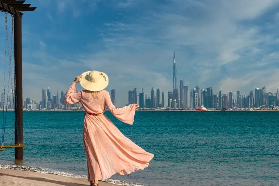 দুবাইয়ে সম্পত্তিধারী পাকিস্তানিরা দেশে ঠিকমতো কর দেন কি না, দেশের অর্থনীতিতে তাঁদের অবদান কী, তা এখন আতশকাচের নীচে। সেই সঙ্গে এই রিপোর্টের মাধ্যমে পাকিস্তানের অভ্যন্তরীণ অর্থনৈতিক বৈষম্যের চিত্রও ফুটে উঠেছে বলে মত অনেকের।