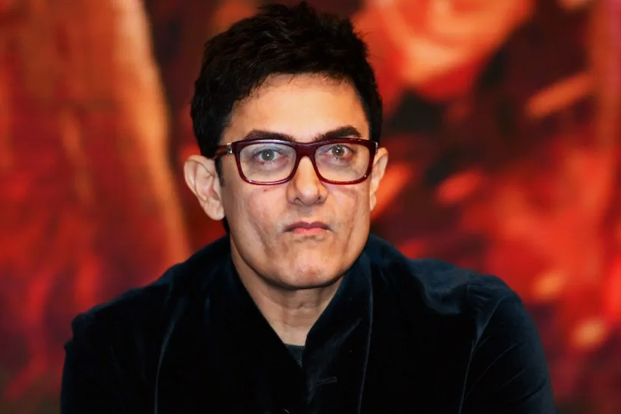 ১৯৮৪ সালে মুক্তিপ্রাপ্ত ‘মঞ্জিল মঞ্জিল’ ছবির সহকারী পরিচালক হিসাবে কাজ করেছিলেন বলি অভিনেতা আমির খান।