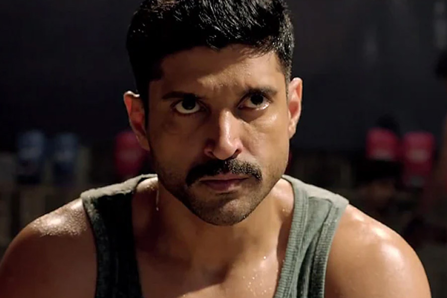 ‘লাক বাই চান্স’, ‘কার্তিক কলিং কার্তিক’, ‘জ়িন্দেগি না মিলেগি দোবারা’, ‘ভাগ মিলখা ভাগ’, ‘শাদি কে সাইড এফেক্টস’, ‘দিল ধড়কনে দো’, ‘ওয়াজ়ির’, ‘রক অন ২’, ‘লখনউ সেন্ট্রাল’, ‘দ্য ফকির অফ ভেনিস’, ‘দ্য স্কাই ইজ় পিঙ্ক’ এবং ‘তুফান’ ছবিতে অভিনয় করেছেন ফারহান।