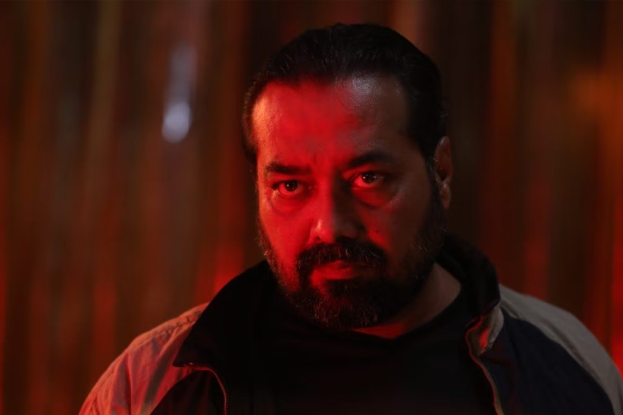 ২০০৩ সালে ‘পাঁচ’ ছবির মাধ্যমে পরিচালনা শুরু করেন অনুরাগ কশ্যপ। যদিও সেই ছবিটি মুক্তি পায়নি। তার পর ‘ব্ল্যাক ফ্রাইডে’, ‘নো স্মোকিং’, ‘ডেভ ডি’, ‘রমন রাঘব ২.০’, ‘বম্বে ভেলভেট’, ‘মুক্কাবাজ’, ‘মনমরজ়িয়া’, ‘দ্যাট গার্ল ইন ইয়েলো বুট্‌স’, ‘দোবারা’, ‘গ্যাঙ্গস অফ ওয়াসেপুর’, ‘কেনেডি’র মতো বহু ছবি পরিচালনা করেছেন তিনি। নিজের পরিচালিত একাধিক ছবিতে অভিনয় করতেও দেখা গিয়েছে অনুরাগকে।