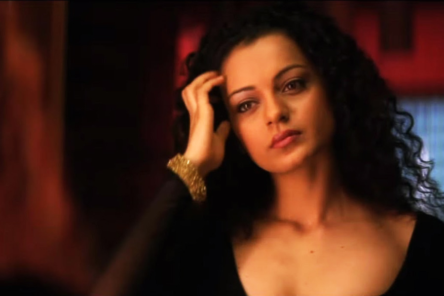 ২০০৬ সালে ‘গ্যাংস্টার’ ছবিতে অভিনয়ের মাধ্যমে বলিপাড়ায় আত্মপ্রকাশ করেন কঙ্গনা রানাউত। ‘উওহ লমহে’, ‘শাকা লাকা বুম বুম’, ‘লাইফ ইন অ্যা…মেট্রো’, ‘ফ্যাশন’, ‘রাজ়- দ্য মিস্ট্রি কন্টিনিউজ়’, ‘কাইট্স’, ‘তনু ওয়েড্স মনু’, ‘তনু ওয়েড্স মনু রিটার্নস’, ‘কুইন’, ‘কাট্টি বাট্টি’, ‘মণিকর্ণিকা: দ্য কুইন অফ ঝাঁসি’, ‘রঙ্গুন’, ‘জাজমেন্টাল হ্যায় কয়া’, ‘তেজস’-এর মতো ছবিতে অভিনয় করতে দেখা যায় কঙ্গনাকে।