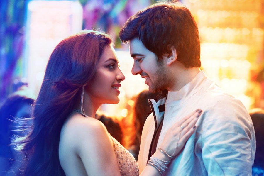 ২০১৯ সালে মুক্তি পাওয়া ‘পল পল দিল কে পাস’ ছবিটির পরিচালকের আসনে ছিলেন সানি। এই ছবির মুখ্যচরিত্রে অভিনয় করতে দেখা যায় সানির পুত্র কর্ণ দেওলকে।