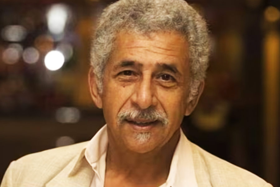 বলিপাড়ার খ্যাতনামী অভিনেতাদের মধ্যে অন্যতম নাসিরুদ্দিন শাহ। শুধুমাত্র অভিনয় নয়, পরিচালনার ক্ষেত্রেও বিচরণ করতে দেখা গিয়েছে তাঁকে। ২০০৬ সালে মুক্তিপ্রাপ্ত ‘ইয়ুঁ হোতা তো কয়া হোতা’ ছবিটি পরিচালনা করেছিলেন তিনি।