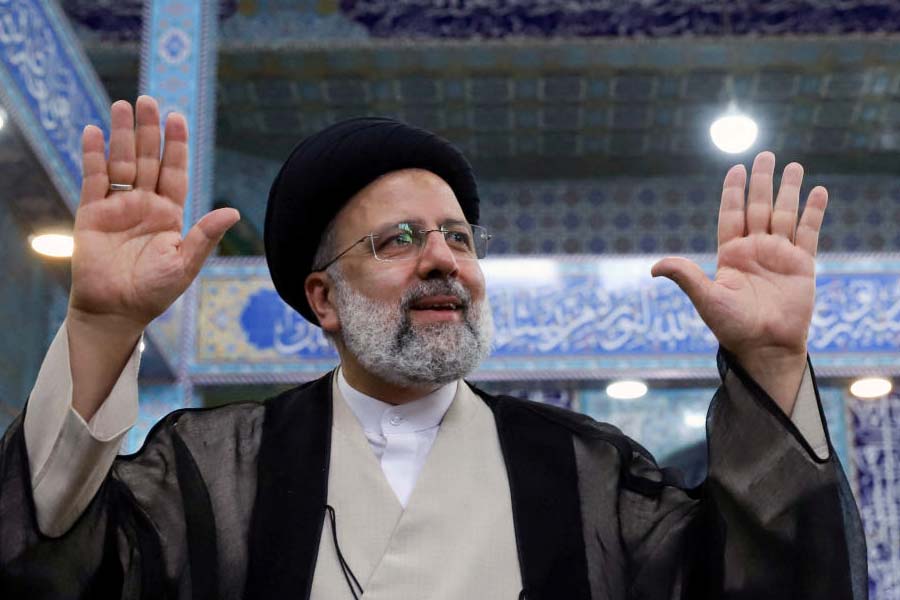 ইজ়রায়েল রাষ্ট্র গঠনের পর থেকেই শিয়া অধ্যুষিত ইরানের সঙ্গে তার ‘মধুর’ সম্পর্ক। সাম্প্রতিক ইজ়রায়েল-হামাস সংঘাতে সরাসরি প্যালেস্টাইনি সশস্ত্র সংগঠনটির পক্ষ নেয় ইরান। 