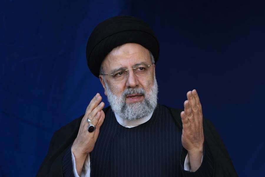 গত ১ এপ্রিল সিরিয়ার রাজধানী দামাস্কাসে ক্ষেপণাস্ত্র এবং ড্রোন হামলা চালিয়েছিল ইজ়রায়েল। ইজ়রায়েলি হামলায় ইরানের দুই সেনা আধিকারিকের মৃত্যু হয়। পাল্টা ইজ়রায়েলে হামলা চালায় ইরান।