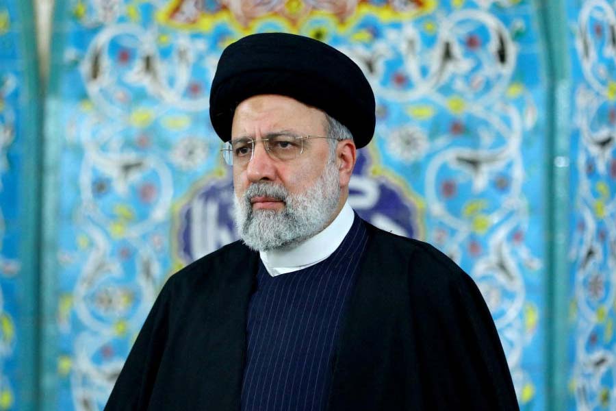 ধর্মগুরু হিসাবে কর্মজীবন শুরু করা রইসি একাধিক বিতর্কের কেন্দ্রবিন্দুতেও ছিলেন। ইরানে ১৯৭৯ সালে ইসলামিক বিপ্লবের পর বহু রাজনৈতিক বন্দিকে বিনা বিচারে মৃত্যুদণ্ড দেওয়ার অভিযোগ ওঠে রইসির বিরুদ্ধে।