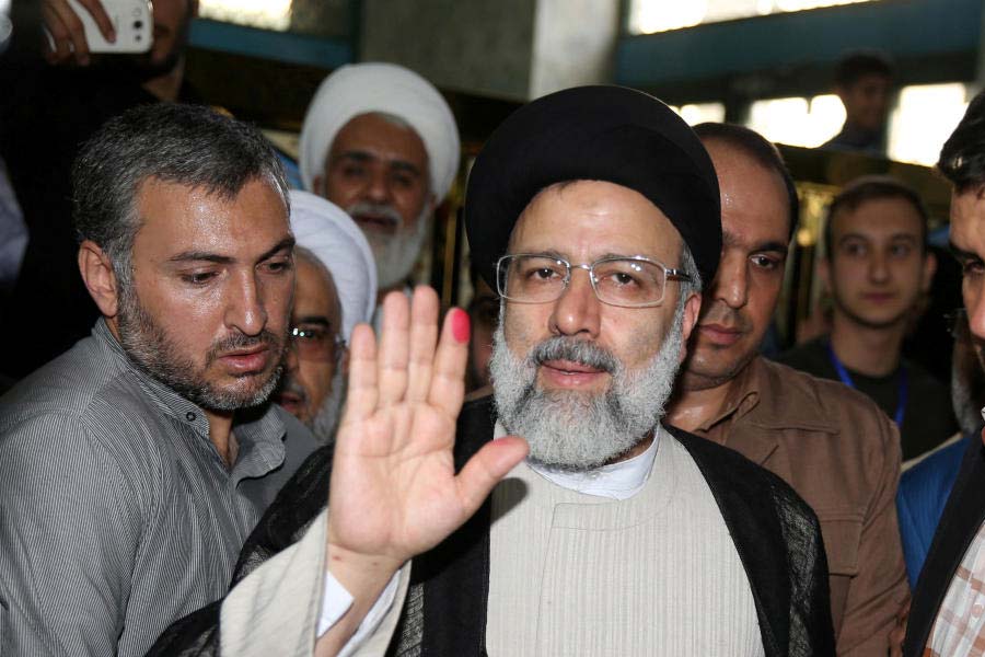 ২০২২ সালে কুর্দ তরুণী মাহশা আমিনির রহস্যমৃত্যুর পরে হিজাব-বিরোধী বিক্ষোভে উত্তাল হয়ে ওঠে ইরান। মূলত মহিলাদের নেতৃত্বে হওয়া শান্তিপূর্ণ আন্দোলনে ব্যাপক দমনপীড়ন চালানোর অভিযোগ ওঠে রইসি প্রশাসনের বিরুদ্ধে।