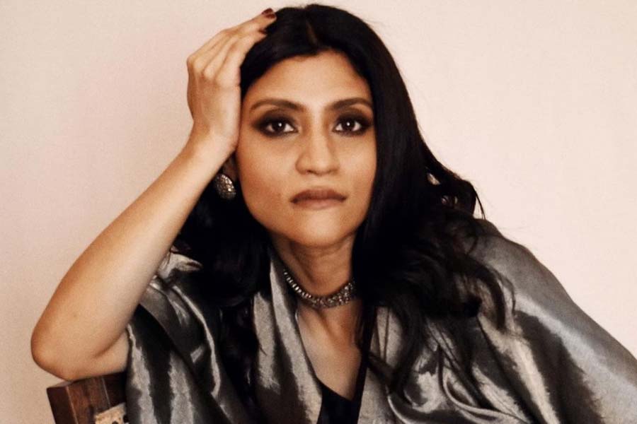 তব্বু অভিনয় করতে না চাইলে কঙ্কনাকে ‘লাক বাই চান্স’ ছবিতে অভিনয়ের প্রস্তাব দেন জ়োয়া। পরিচালকের প্রস্তাবে রাজি হয়ে যান কঙ্কনা।