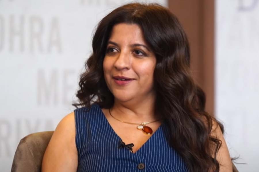 ২০০১ সালে ‘দিল চাহতা হ্যায়’ ছবির হাত ধরে পরিচালনার জগতে আত্মপ্রকাশ করেন ফারহান। কানাঘুষো শোনা যায়, ২০০১ সালেই ‘লাক বাই চান্স’ ছবির জন্য চিত্রনাট্য লিখে ফেলেন জ়োয়া। কিন্তু ‘দিল চাহতা হ্যায়’ মুক্তির পর নিজের ছবির কাজও শুরু করতে চাইছিলেন তিনি।