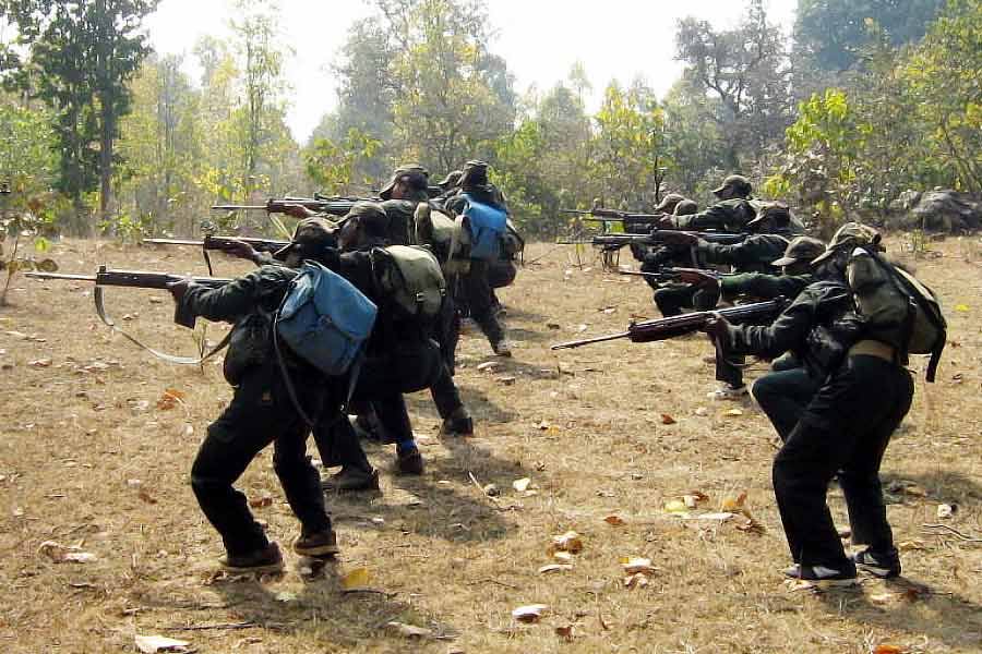 Ahead fifth phase of Lok Sabha Election 2024 gunfight between Maoists and security forces in Nuapada district Odisha, SOG jawan injured dgtl