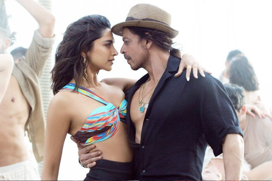 মুক্তির ২৮ দিন পর ‘পাঠান’ ৫০০ কোটি টাকার ক্লাবে নাম লেখায়। ওই সময়ে বক্স অফিস থেকে ৫২৪ কোটি টাকার ব্যবসা করে শাহরুখের ছবি।