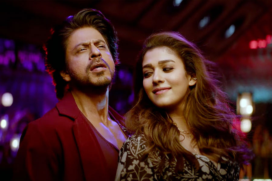 শাহরুখের ‘জওয়ান’ ছবির নাম রয়েছে হাজার কোটির ক্লাবে। ২০২৩ সালের সেপ্টেম্বর মাসে প্রেক্ষাগৃহে মুক্তি পায় ছবিটি। মুক্তির ১৮ দিনের মাথায় ৫০০ কোটির ক্লাবে নাম লিখিয়ে ফেলে শাহরুখের ছবি।