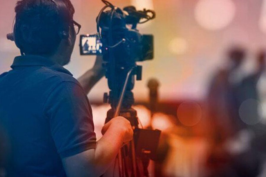 বলিপাড়া সূত্রে খবর, হিন্দি ভাষায় মুক্তিপ্রাপ্ত ‘বাহুবলি ২: দ্য কনক্লুশন’ ৩৪ দিনের মাথায় ভারতের বক্স অফিসে ৫১১ কোটি টাকার ব্যবসা করে সবচেয়ে কম সময়ের মধ্যে ৫০০ কোটি টাকার ক্লাবে পৌঁছনো সিনেমার তালিকায় নাম লিখিয়ে ফেলে। ৫০০ কোটির ক্লাবে আরও হিন্দি ছবির নাম রয়েছে। তবে সেগুলি এই ক্লাবে নাম লেখাতে ৩৯ দিনের চেয়েও বেশি সময় নিয়েছে। তাই প্রথম পাঁচে তারা জায়গা পায়নি।