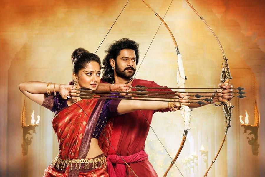 ২০১৭ সালে এসএস রাজামৌলির পরিচালনায় প্রেক্ষাগৃহে মুক্তি পায় ‘বাহুবলি ২: দ্য কনক্লুশন’। প্রভাস অভিনীত এই ছবিটি তেলুগু ভাষার পাশাপাশি হিন্দি ভাষায়ও মুক্তি পায়।