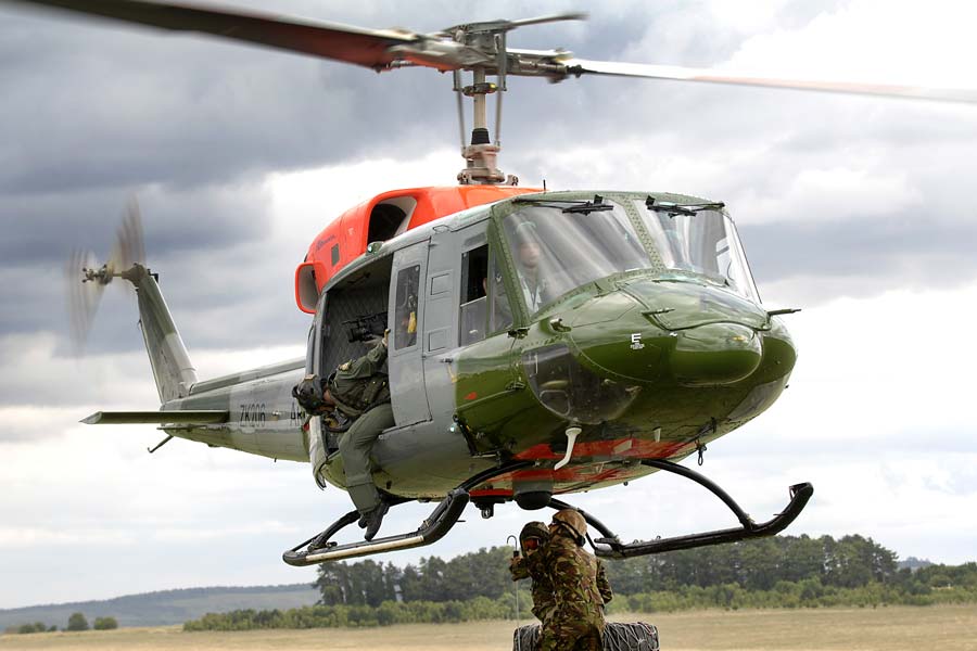 এই কপ্টারটি তৈরি করে টেক্সট্রন শিল্পগোষ্ঠী। সংস্থাটির সদর দফতর আমেরিকার রোড আইল্যান্ডে। ইউটিলিটি হেলিকপ্টার (ইউএইচ) হিসাবে বিশেষ পরিচিতি রয়েছে এটির।