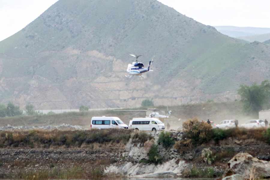 অনেকেরই সন্দেহ ইরানের শত্রু দেশ ইজ়রায়েল এবং তাদের গুপ্তচর সংগঠন মোসাদের উপর। রইসির কপ্টারের নির্মাতা আমেরিকা, এই কথা প্রকাশ্যে আসার পর ষড়যন্ত্র সংক্রান্ত জল্পনা আরও বাড়বে বলেই মনে করা হচ্ছে। 
