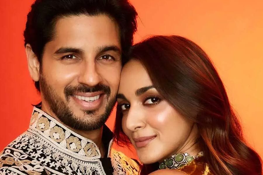 Bollywood couple Sidharth Malhotra and Kiara Advani purchased a brand new car and the video goes viral