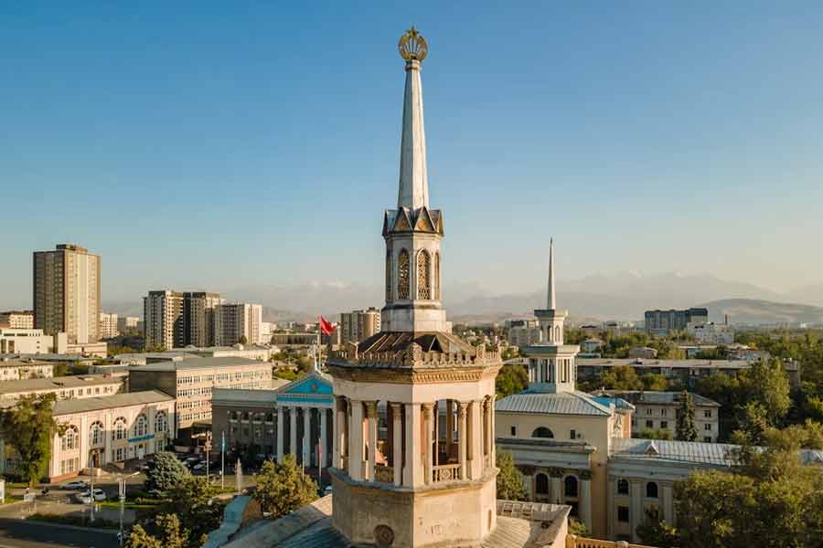 ভারত তথা দক্ষিণ-পূর্ব এশিয়ার একাধিক দেশের পড়ুয়াদের মধ্যে কিরঘিজ়স্তান বেশ জনপ্রিয়। কারণ, মধ্য এশিয়ার এই দেশটিতেই প্রতি বছর হাজার হাজার পড়ুয়া ডাক্তারি পড়তে যান।