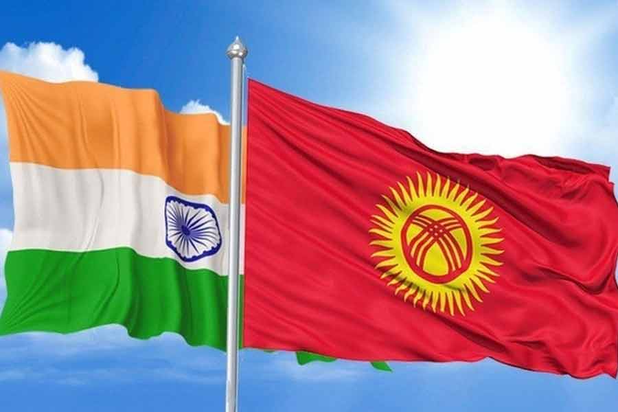 কিরঘিজ়স্তানে ডাক্তারি পড়তে যাওয়া এশিয়ান ছাত্রছাত্রীদের উপর সম্প্রতি আক্রমণ হয়েছে। দেশটি তাই হঠাৎ উঠে এসেছে শিরোনামে। অভিযোগ, শুধু ভারত নয়, পাকিস্তানি, বাংলাদেশি পড়ুয়ারাও ওই দেশে আক্রান্ত। তাঁদেরও প্রাণ বিপন্ন।