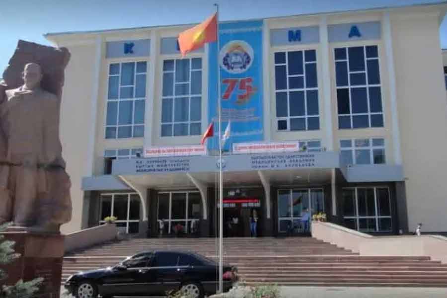 পরিসংখ্যান বলছে, বর্তমানে প্রায় ১৫ হাজার ভারতীয়, ১১ হাজারের বেশি পাকিস্তানি এবং হাজারের বেশি বাংলাদেশি পড়ুয়া উচ্চ শিক্ষার সূত্রে কিরঘিজ়স্তানে রয়েছেন।