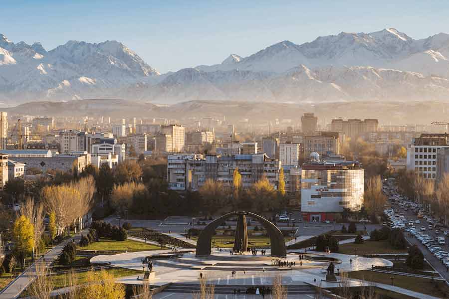 কিরঘিজ়স্তানের বিশ্ববিদ্যালয়গুলিতে ডাক্তারি পড়তে ছ’বছরে তিন থেকে পাঁচ হাজার আমেরিকান ডলার খরচ হয়ে থাকে। ভারতীয় মুদ্রায় যার মূল্য আড়াই থেকে চার লক্ষ টাকা।