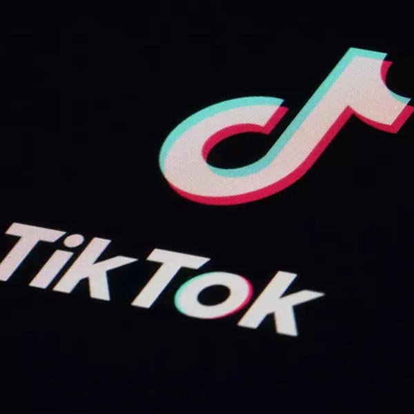  Identical twin took place at work so that the woman could secretly go on vacation dgtl