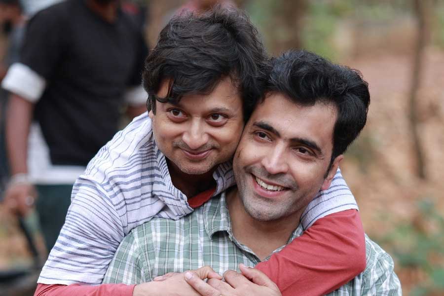 Bahurupi | First Look Of Shiboprosad Mukherjee, Abir Chatterjee In ...