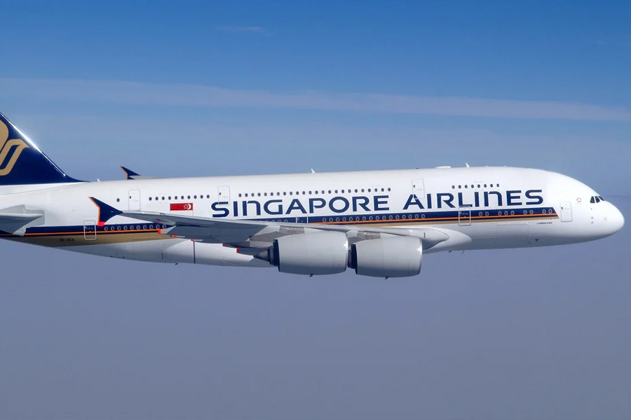 লন্ডনের হিথরো বিমানবন্দর থেকে যাত্রা শুরু করে সিঙ্গাপুরের উদ্দেশে রওনা দিয়েছিল সিঙ্গাপুর এয়ারলাইন্সের এসকিউ৩২১ বোয়িং বিমান। বিমানটিতে ২১১ জন যাত্রী এবং ১৮ জন বিমানকর্মী ছিলেন। ‘এয়ার টার্বুল্যান্সের’ কবলে পড়ে বিমানটি।