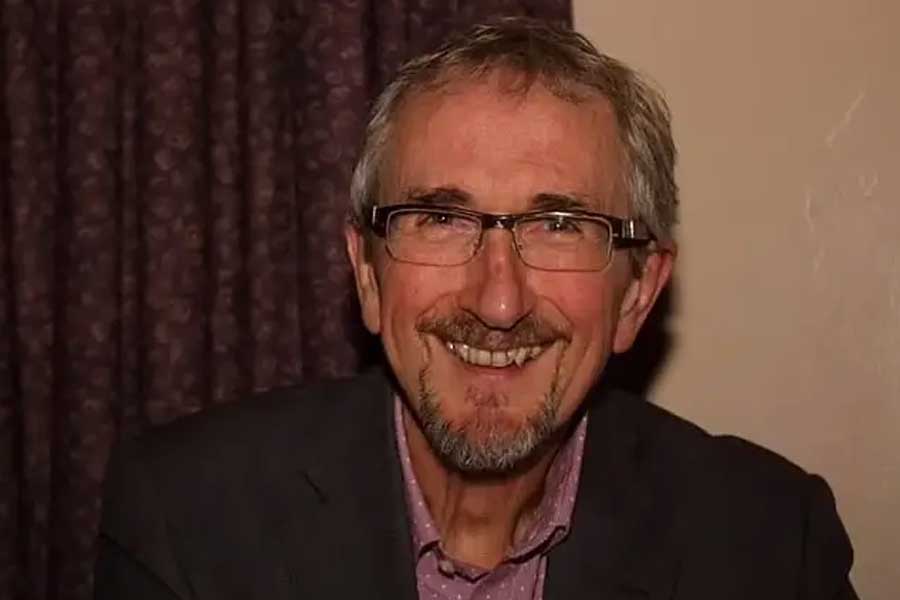 থর্নবেরি মিউজ়িক্যাল থিয়েটার গ্রুপের সঙ্গে যুক্ত ছিলেন জেফ্রি। এই গ্রুপের প্রতিষ্ঠাতাও তিনি। ছোট থেকে গান-বাজনা, অভিনয়ের দিকে ঝোঁক ছিল তাঁর। তাই অবসর নেওয়ার পর নিজের শখ নিয়ে মেতে থাকতেন তিনি।