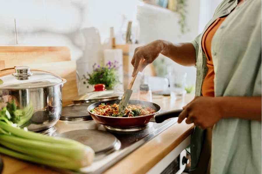 smart ways to cook with less oil for your health