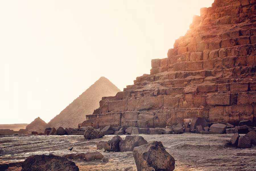 সাড়ে ছ’ফুট গভীরে থাকা বস্তুটির আকার অনেকটা ইংরেজি ‘এল’ অক্ষরের মতো। ‘এল’ আকৃতির এই বস্তুটির দৈর্ঘ্য আনুমানিক ১০ মিটার।