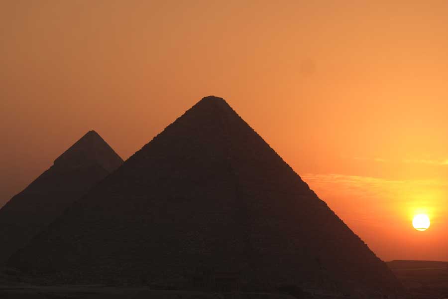 ১০ মিটার লম্বা এই বস্তুটি কোনও মাস্তাবাও হতে পারে বলে প্রত্নতত্ত্ববিদদের একাংশের ধারণা। হয়তো তার ভিতর থেকে মূল্যবান কোনও সম্পত্তির হদিসও পাওয়া যেতে পারে। সকলে এখন খননকার্য শেষের অপেক্ষায়।