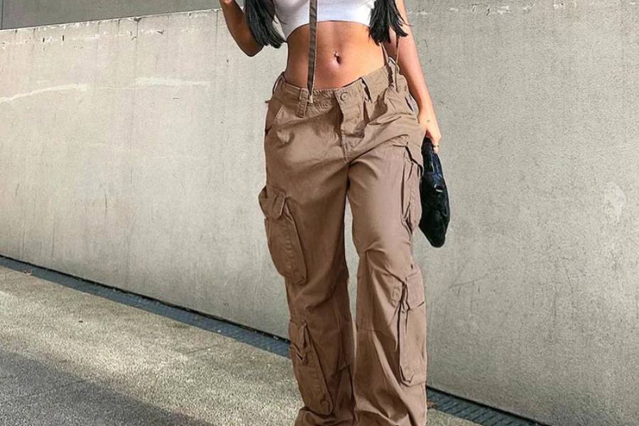 How to wear cargo jeans in 2024