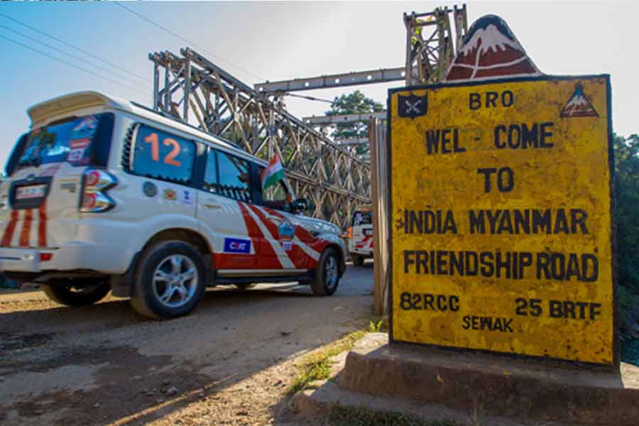 অভিযোগ, মায়ানমার  থেকে সশস্ত্র ‘বিদ্রোহী’রা অনেকেই গত কয়েক মাসে ভারতে ঢুকে পড়েছেন। ভারতেই আশ্রয় নিয়েছেন তাঁরা। এমনকি, উত্তর-পূর্বে অশান্তির নেপথ্যেও তাঁদের কেউ কেউ রয়েছেন বলে অভিযোগ।