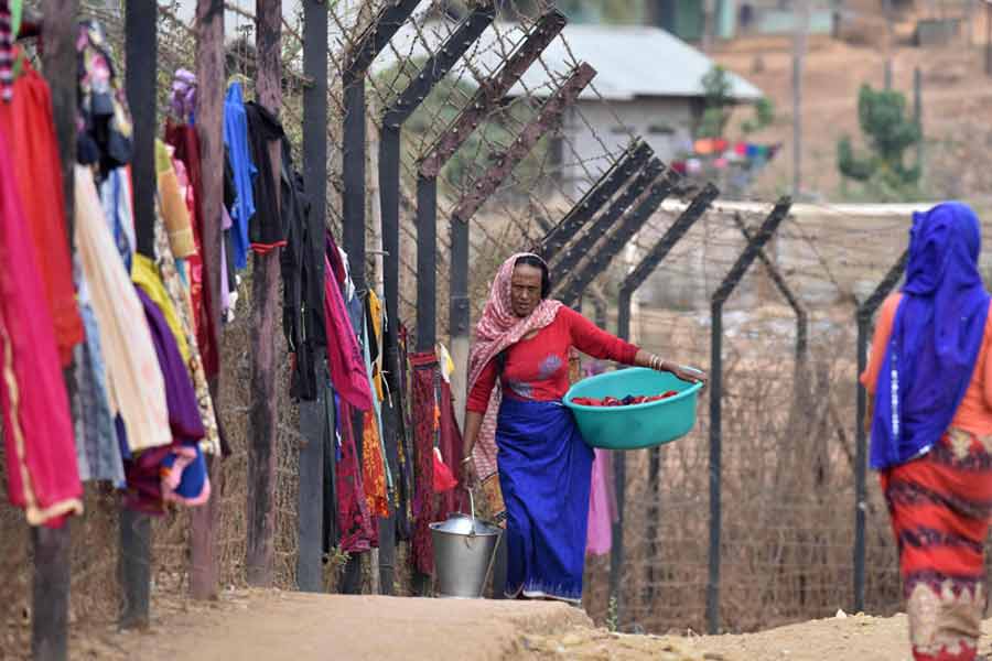 অশান্তি ঠেকাতে এবং দেশের নিরাপত্তার স্বার্থে তাই সীমান্ত বন্ধ করার সিদ্ধান্ত নেওয়া হয়েছে। কিন্তু উত্তর-পূর্বের রাজ্যগুলি তাতে সায় দেয়নি। প্রকাশ্যেই কেন্দ্রের সিদ্ধান্তের বিরোধিতা করে অবস্থান স্পষ্ট করেছে নাগাল্যান্ড, মিজ়োরামের মতো রাজ্যগুলি।
