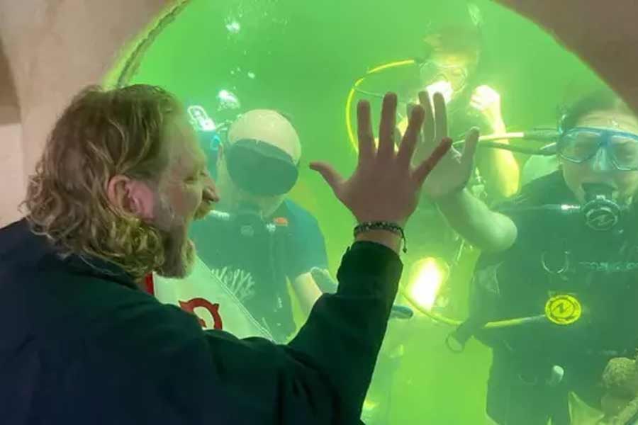 56 Year Old Man Rejuvenates by 10 Years After Living Underwater in Atlantic Ocean for 100 Days
