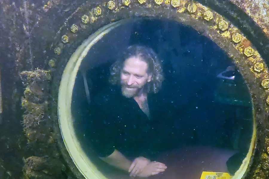56 Year Old Man Rejuvenates by 10 Years After Living Underwater in Atlantic Ocean for 100 Days