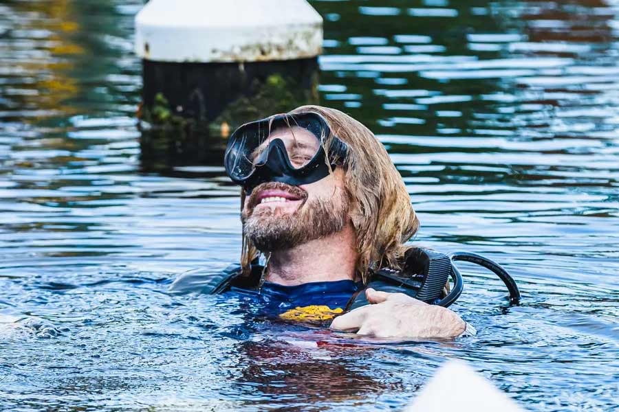 56 Year Old Man Rejuvenates by 10 Years After Living Underwater in Atlantic Ocean for 100 Days