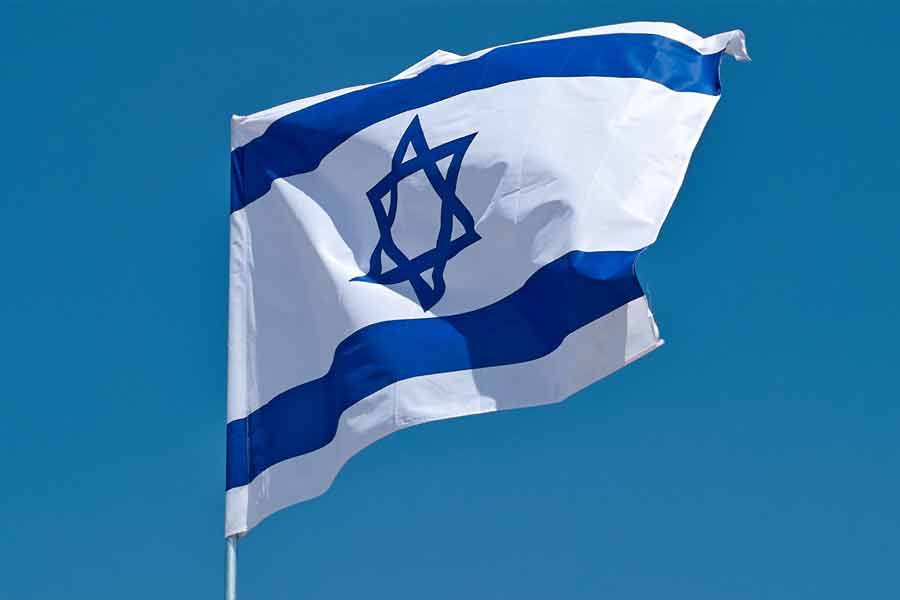 ইজ়রায়েলের অতি দক্ষিণপন্থী প্রতিরক্ষামন্ত্রী ইতামির বেন-গেভির আবার আন্তর্জাতিক বিচারালয়কে সরাসরি ‘ইহুদিবিরোধী’ বলে তোপ দেগেছেন। এই প্রসঙ্গে ইজ়রায়েলের প্রথম প্রধানমন্ত্রী ডেভিড বেন-গুরিয়নকে উদ্ধৃত করে তিনি বলেন, “কে কী বলল, তাতে আমাদের কিছু যায়-আসে না। কেবল আমাদের ভাবনায় থাকে ইহুদিরা নিজেদের স্বার্থে কী করতে পারল।”