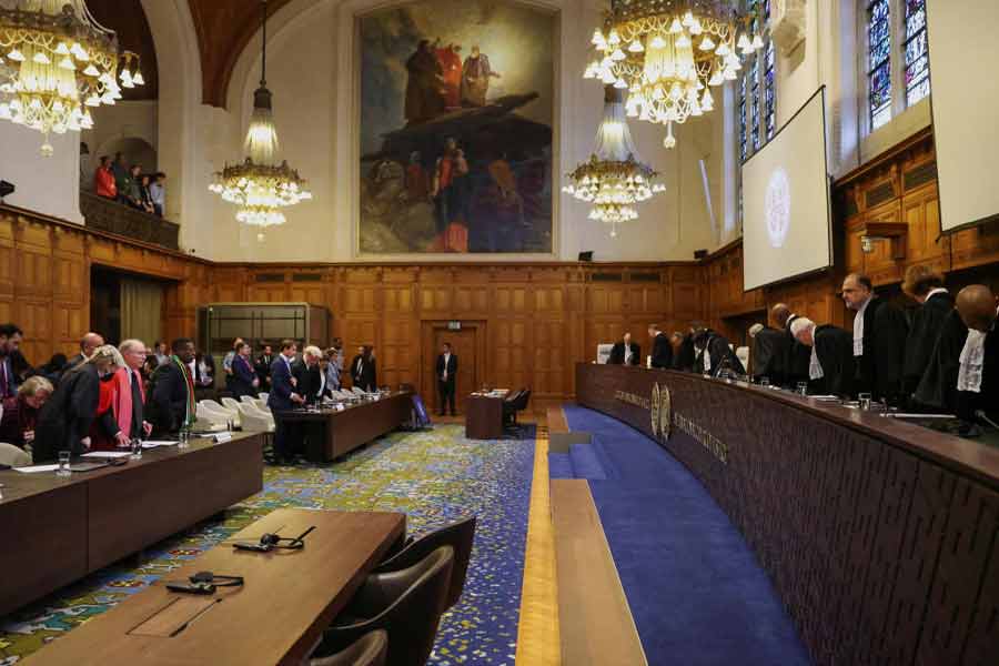 ইজ়রায়েলের উপর চাপ বাড়িয়ে আয়ারল্যান্ড, নরওয়ে এবং স্পেন জানায়, প্যালেস্টাইনকে তারা স্বতন্ত্র রাষ্ট্র হিসাবে স্বীকৃতি দিতে প্রস্তুত। তবে শেষ মুহূর্তে ইজ়রায়েলকে স্বস্তি দিয়েছে আমেরিকা এবং ব্রিটেন।